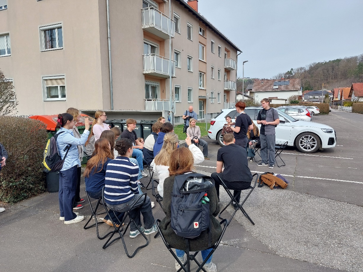 Wohnblocks und Einfamilienhäuser auf dem Gelände des ehemaligen KZ Gusen