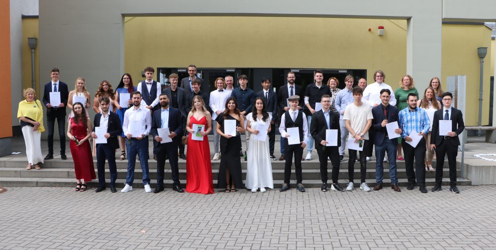30 Fachoberschüler erlangten an der Wilhelm-Knapp-Schule die Fachhochschulreife